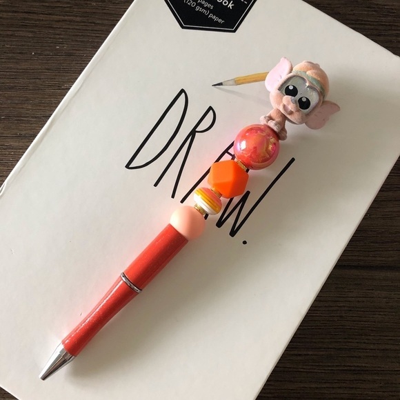 Disney Doorables: Oliver & Company: Tito handmade beaded pen - Picture 2 of 3